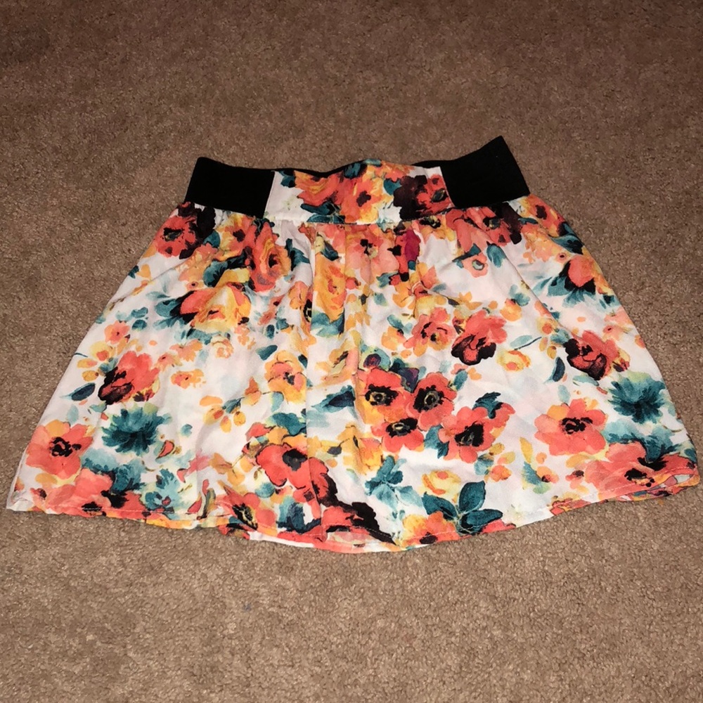 Cute Floral Skirt w/Stretchy Waist